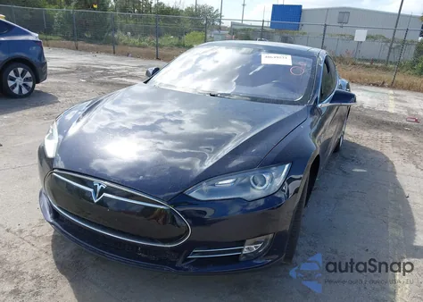 2013 Tesla Model S z USA, uszkodzony, nr VIN 5YJSA1CN5DFP13308